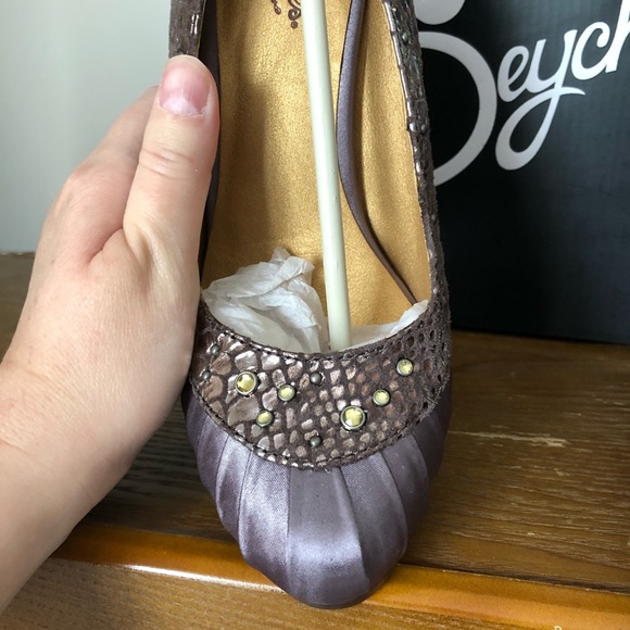 NWT Seychelles Pewter Heels in size 8.5 - Picture 2 of 6